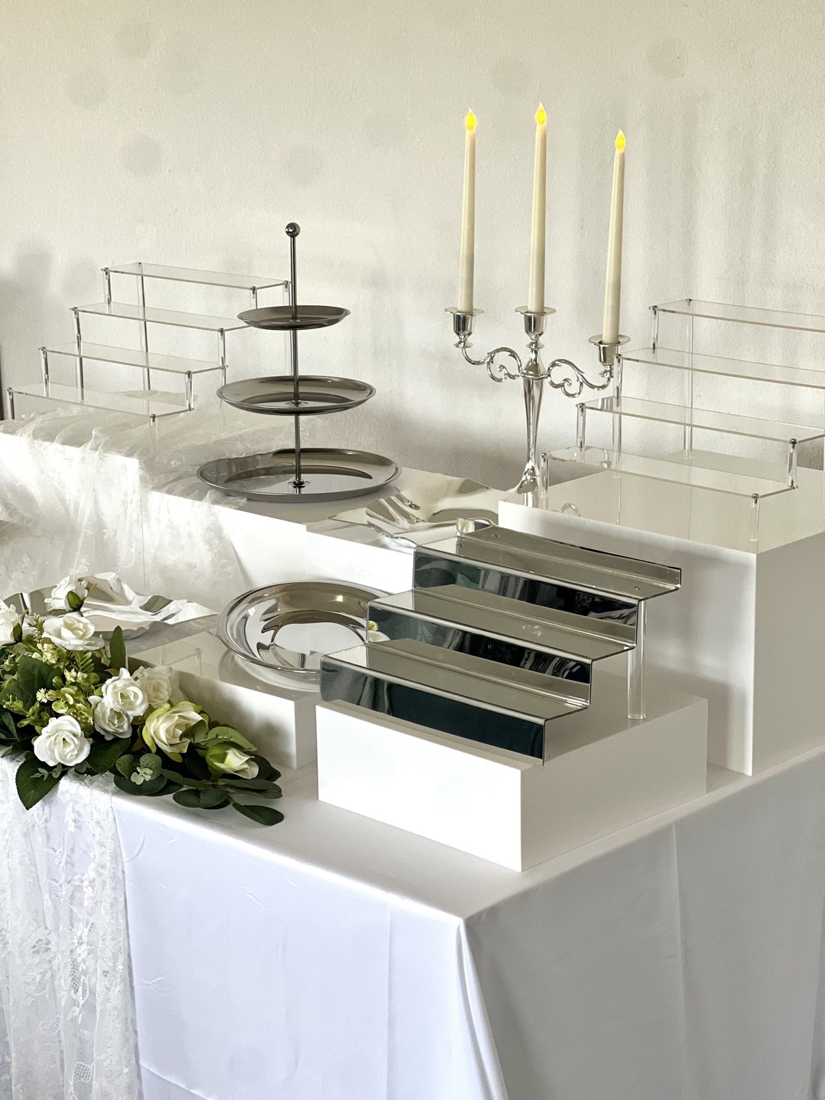 Présentoirs de buffet Argenté et miroir en location à Toulouse
